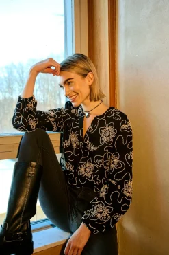 FREEQUENT FQBIMDI - BLUSE - SORT OG HVID